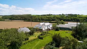 Seaside farmhouse with huge gardens - Image 2