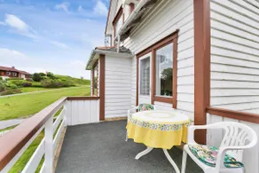 Spacious detached house near Fuglefjellet on Runde - Image 2