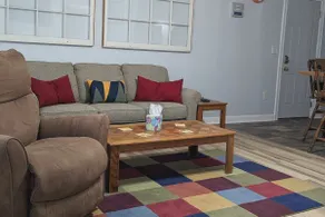 Cozy, clean home for 6. Near parks! #stack - Image 2