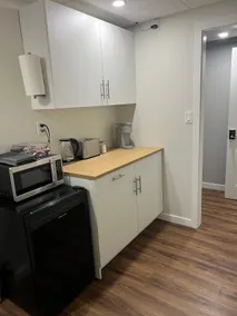 Cozy, air conditioned 2 bedroom basement suite. - Image 5