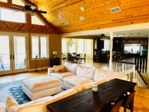 Gorgeous Views Spacious Lakefront Multifamily Fun  - Image 4