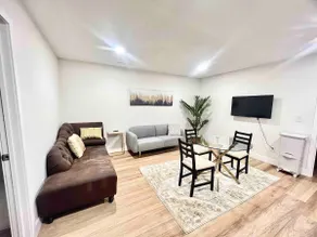 Cozy 2B2B with private entrance - Image 4