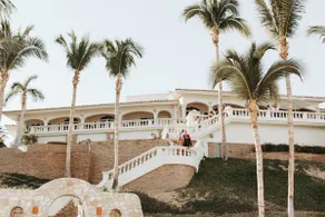Casa Mariposa Beachfront Mega Villa Paradise ⭐️ - Image 2