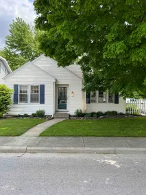 Charming 2 bedroom cottage close to downtown - Image 2