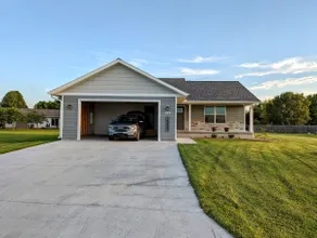 HARVEST COTTAGE Cozy home for family memories in a small town.. - Image 2