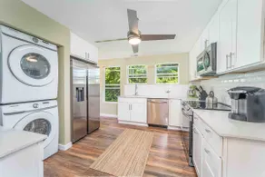 Cheerful Central District Duplex: Upstairs - Image 2