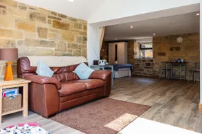 CROSS HOUSE APARTMENT Dog Friendly Barn Conversion in the Heart of Warkworth - Image 4