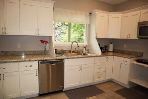 Cozy Home near Beaches & Costco - Image 3