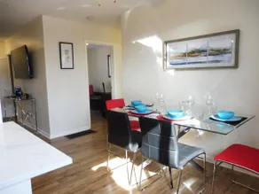 ★ Hidden Gem Heart da cidade PVT de luxo. Suite ★ GRÁTIS 4 carros PKG ★ + bicicletas + 52 \"TV + WIFI ★ - Image 5