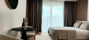 Pleasant SoHo apartment with private parking free - Image 5
