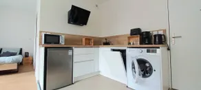 Large studio with parking, air conditioning, and a view of the Loire - in the heart of the city - Image 3