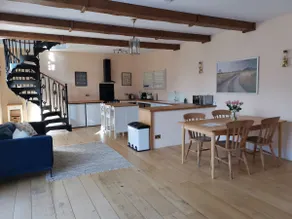 Lovely 1 bed Annex with large open-plan kitchen - Image 3
