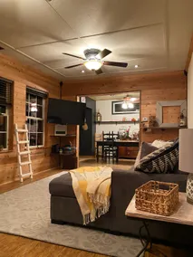 4) Charming Lakefront 1BR Cottage| Hot Tub| Pool - Image 2