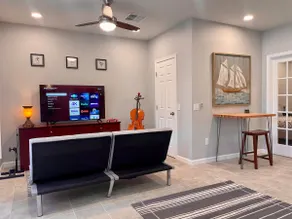 Remodeled One Bedroom Condo in Mid-Town - Image 3