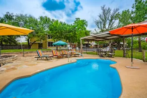 Lakeway Oasis - Image 2