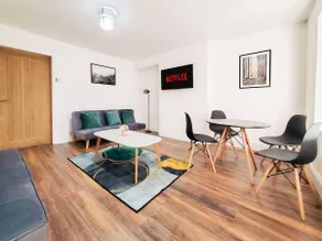 *Spacious 3 Bedroom Home*- NEC, Utilita Arena, BHX - Image 2