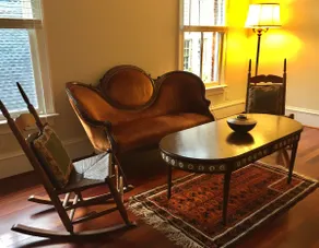 Private suite in a Southern Gothic mansion - Image 5
