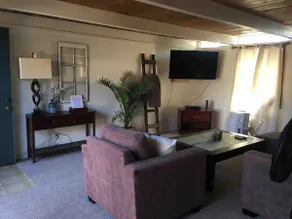 City Center 1 BR 1 BA W/King Bed - 5 min to Campus - Image 3