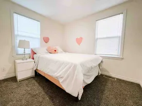 Entire unit 3 bed 1.5 bath next to Renton landing - Image 5