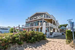 Modern Beachfront Condo, Gorgeous Views and Centrally Located - Image 2