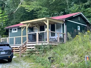Red Roof Rooster Retreat- Cozy 1 bdrm guesthouse - Image 2