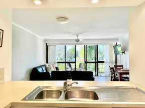 Baydream Clarkes Beach with ocean glimpses & pool - Image 3