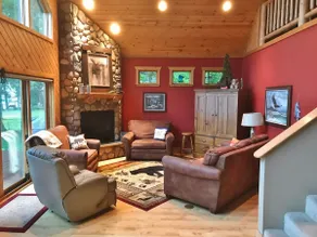 Beautiful four season chalet in northern Wisconsin Lakeshore - Image 2