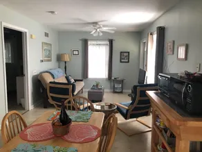 Lovely Guesthouse near Shem Creek - Image 2