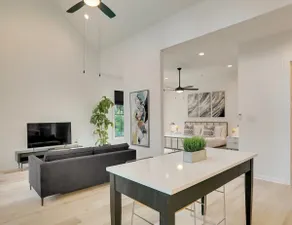 Savvy Suite King studio #1, NO CLEANING FEE!! - Image 3