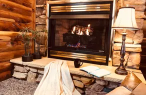Romantic Cedar Cabin with Jacuzzi & Fireplace - Image 4