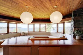 Frank L Wright insp. house waterfront beach access - Image 2