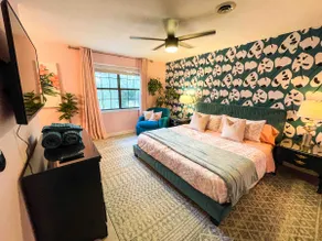 Lux Eclectic Stay near Downtown, Sleeps 12! - Image 4