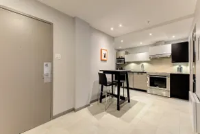 A04 | Downtown Quebec, ground floor, Queen bed - Image 4