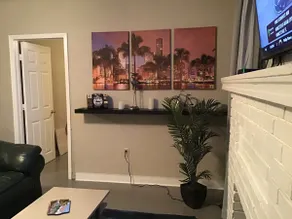 Modern 2/1 Apt near Midtown and Beaches - Image 4