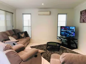 2 x Stylish Townhouses handy to Gabbinbar, wine. - Image 5
