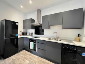 FREE PARKING - Cosy 2-BR Flat near Salford Royal - Image 4
