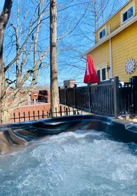 Apartment with hot tub - Image 5