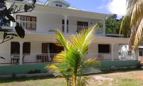 Petie Baie Superior Villa - Image 5