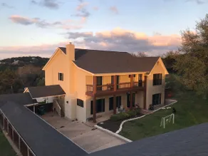 Hill Country Getaway - Image 4