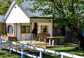 Mulberry Acres - Quiet Retreat on four acres - Image 2