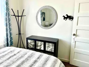 1906 Downtown 1B1B Apartment - Image 3
