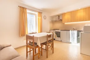 Villa Noce 2 - apartment with garden - Image 2