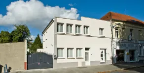 Ground floor, 42 m², 200 m to the TGV station, 400 m to the train station, town center, free parking - Image 2