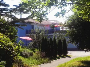 Leon's Holiday Homes Villa 1 - Image 5