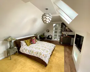 A Spacious, Modern & Contemporary Loft Space - Image 3