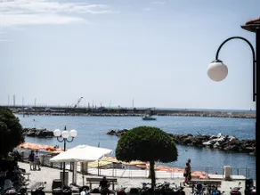 A stone's throw from the sea and hiking itineraries - Image 2