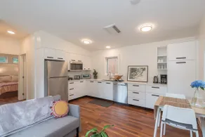 The Annex - Sunny, peaceful, modern and detached! - Image 3
