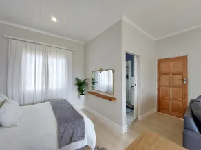 Upmarket off grid cottage on organic farm in secure estate - Image 3
