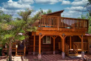 Spacious Cabin in the Vermilion Cliffs Wilderness - Image 2
