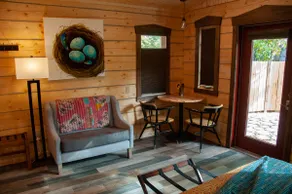 Smiley's Cabin - Image 4